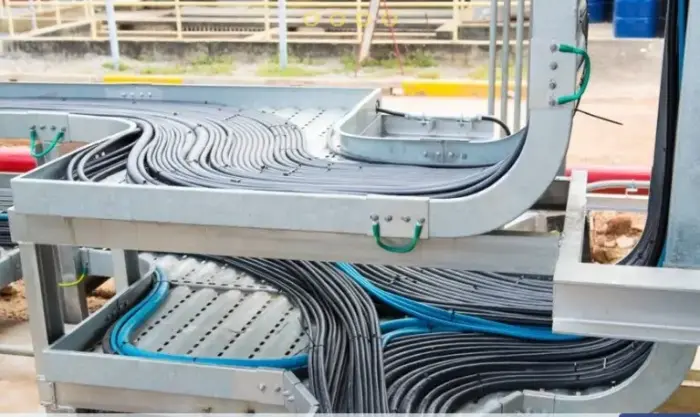So sánh kích thước máng cáp composite và máng cáp thép để chọn đúng