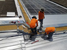 Vì sao Phenolic FRP grating được chọn cho môi trường công nghiệp khắc nghiệt?